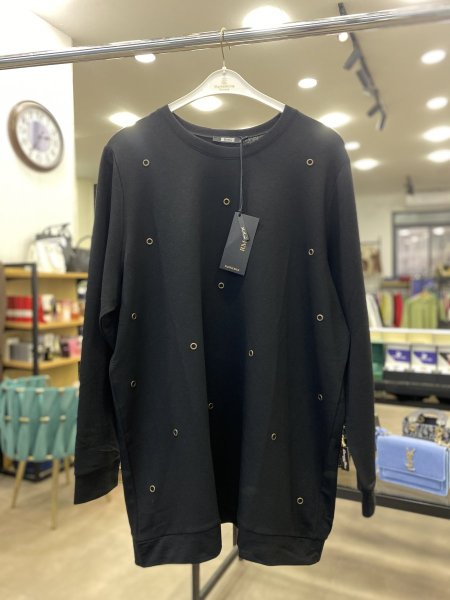 بلوزة سوداء خفيفة عملية OVERSIZE 