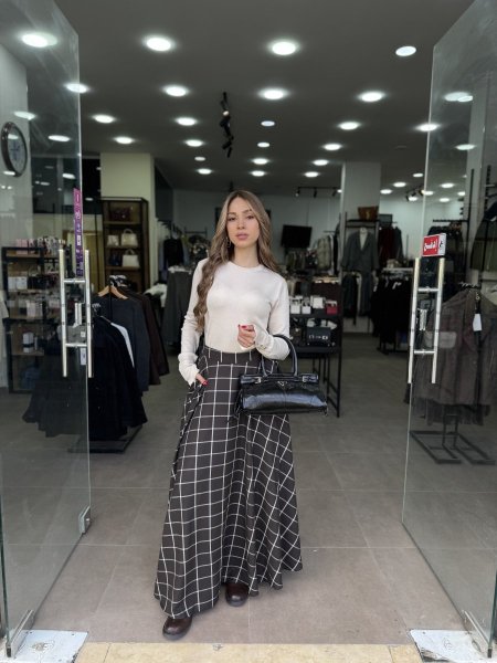 تنورة مخططة