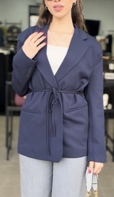 بليزر كحلي مع ربطة