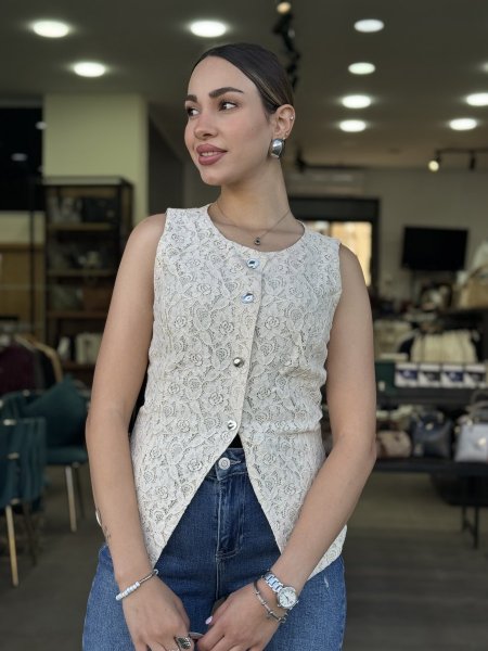 ڤست أنيق مع ازرار