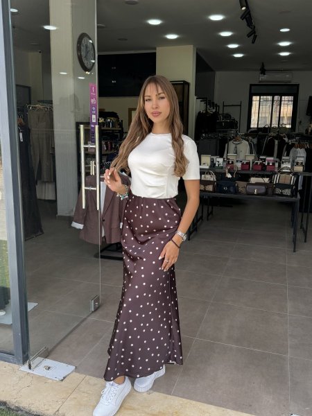 تنورة polka dotted