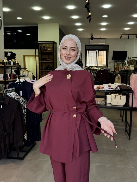 طقم مع ازرار ذهبية