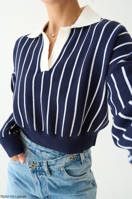 بلوزة صوف مخططة