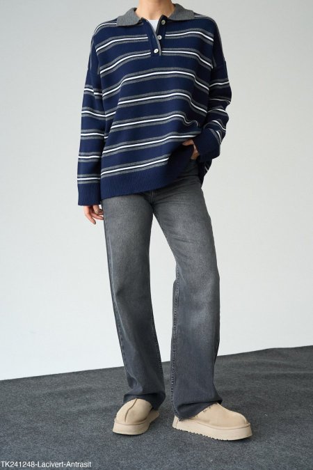 بلوزة صوف مخططة