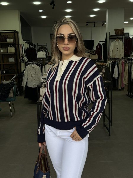 بلوزة صوف ناعم مخططة