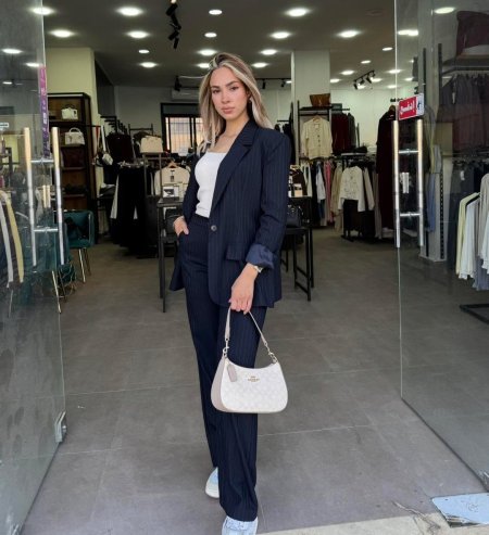 طقم مميز مقلّم